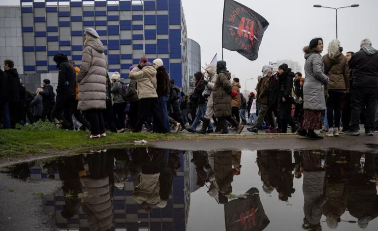 BEOGRAD/ Protestuesit kërkojnë përgjegjësi për sulmet ndaj studentëve
