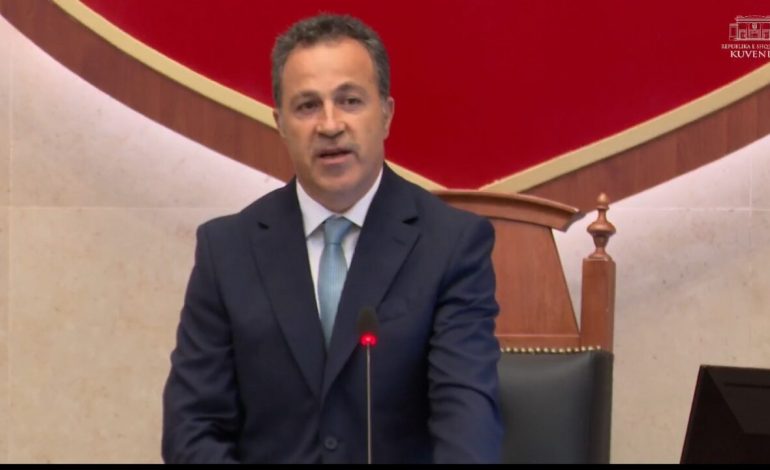 EMRAT/ Debatet në Kuvend, Peleshi paralajmëron tre deputetët e PD: KUJDES, keni marrë…