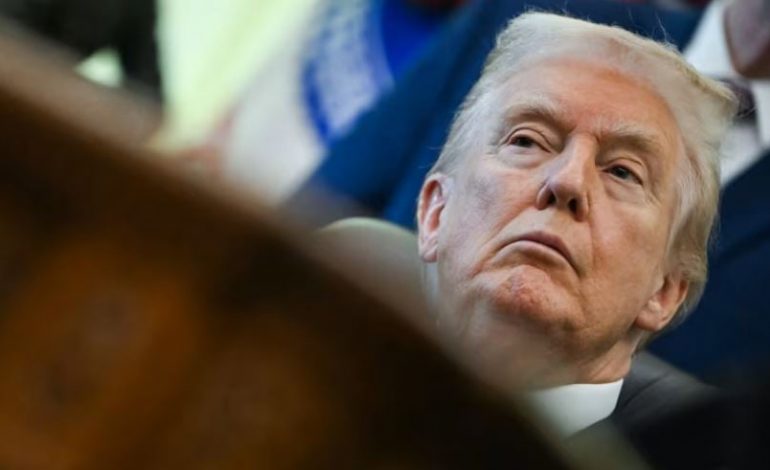 TË PËRFSHIRË NË ÇËSHTJEN E ZGJEDHJEVE TË VITIT 2020/ Trump fal Rudy Giulianin dhe dhjetëra aleatë të tjerë