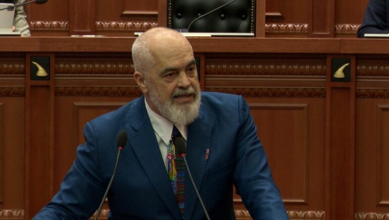 BUXHETI 2026/ Nga administrata, te mësuesit, bluzat e bardha dhe policët, Rama tregon kategoritë që do të përfitojnë rritje pagash