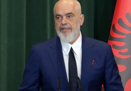 DITA E ALFABETIT/ Urimi i Ramës: Fjala shqipe vazhdon të ndërtojë historinë e një kombi që shpirtin e ka te gjuha