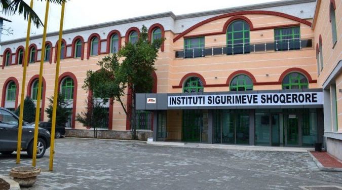 SHPËRNDARJA E BONUSIT TË FUNDVITIT PËR PENSIONISTËT/ Kreu i ISSH jep lajmin e mirë: Përfitojnë edhe ata që..