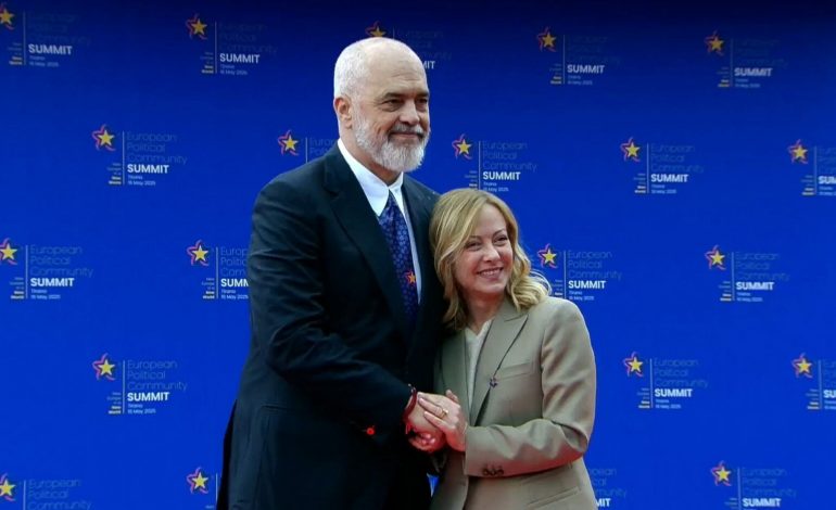 MBLEDHJA E DY QEVERIVE SHQIPËRI-ITALI/ Mediat: Mbrojtja, industria dhe emigrantët, të gjitha temat në tryezë në samitin e Romës