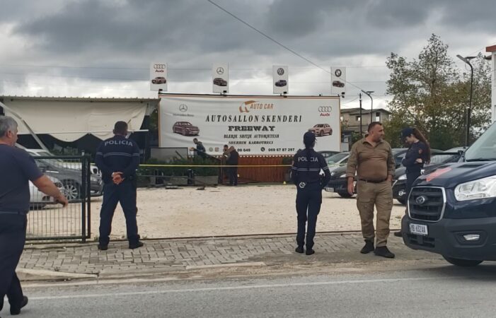 TË TJERA DETAJE/ Tritoli në auto-sallonin e makinave me qira në Kuçovë, dyshohet për shpërthim me telekomandë