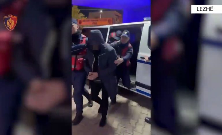 ARRESTOHET 17-VJEÇARI NË LEZHË/ Ishte shpallur në kërkim pasi tentoi të vrasë një person duke e përplasur me makinë