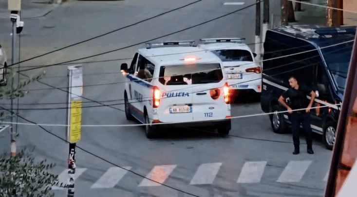 U GJET E PAJETË NË LUMIN SHKUMBIN/ Policia identifikon viktimën: 55-vjeçarja ishte larguar nga një qendër sociale dhe…
