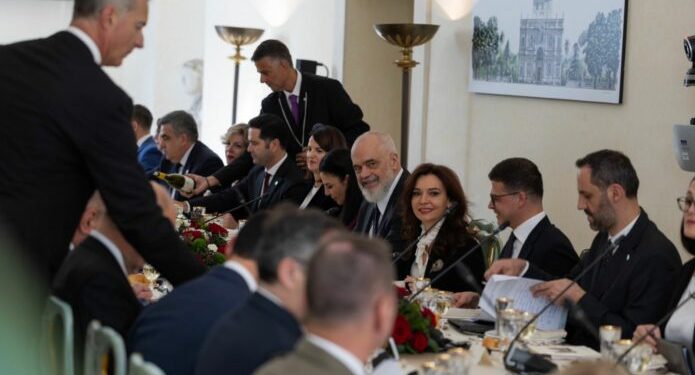 MBLEDHJA E PËRBASHKËT E DY QEVERIVE/ Pikënisje historike në rrugëtimin e përbashkët drejt një Evrope të bashkuar