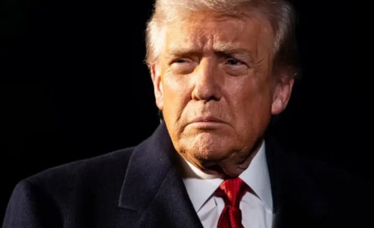 “AI ISHTE MIK I ISH-PRESIDENTIT BILL CLINTON”/ Trump nënshkruan ligjin për hapjen e dosjes së Jeffrey Epstein