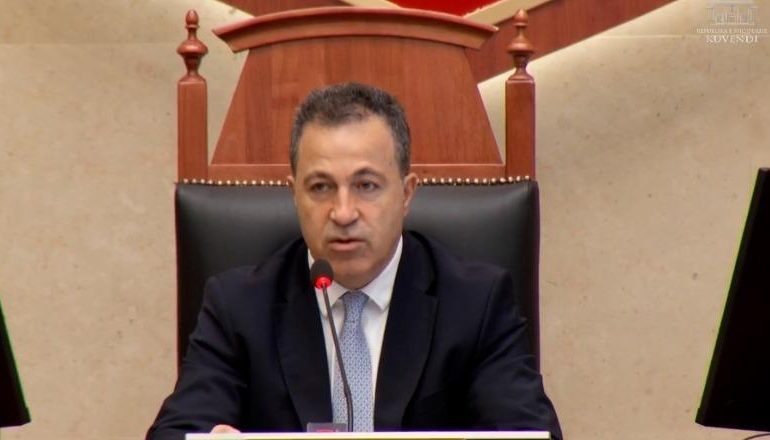 PD KËRKON MBLEDHJE E DYTË TË KËSHILLIT TË MANDATEVE PËR HEQJEN E MANDATIT TË BALLUKUT/ Peleshi: Do presim vendimin e Kushtetueses