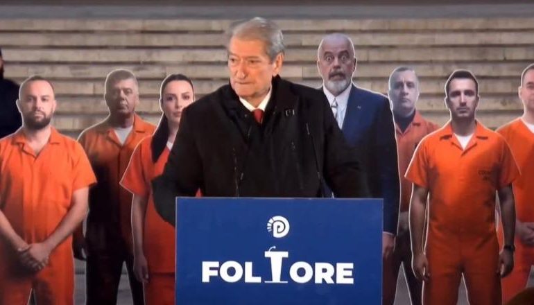 PARALAJMËRON PROTESTË TË DHUNSHME MË 22 DHJETOR/ Berisha: Rama do largohet me autoblinda si në ‘91