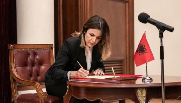 PASON HOLTA ZAÇAJ NË DETYRË/ Fiona Papajorgji zgjidhet kryetare e Gjykatës Kushtetuese