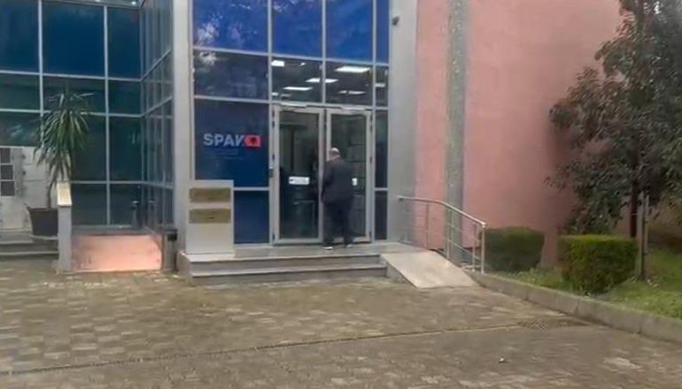 SULMI KIBERNETIK NË PROKURORINË E POSAÇME/ Ish-kreu i Burgjeve Agim Ismaili paraqitet në SPAK