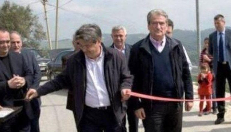 FOTOLAJM/ Akuzoi Salianjin se mbushi sallën me njerëzit e Benet Becit, dikur Berisha përuronte rrugët me kryebashkiakun