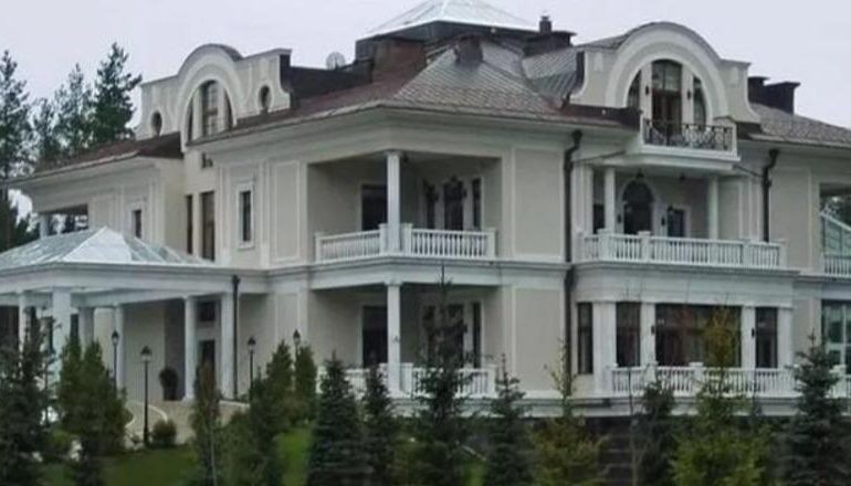 PARALAJMËRON HAKMARRJE/ Moska akuzon Kievin për sulmin ndaj rezidencës së Putinit me 91 dronë