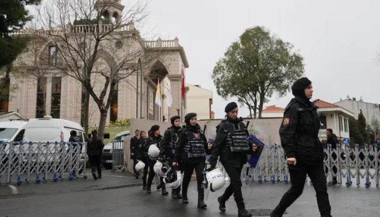 SULMET GJATË FESTAVE TË VITIT TË RI/ Turqia arreston 357 të dyshuar për lidhje me ISIS