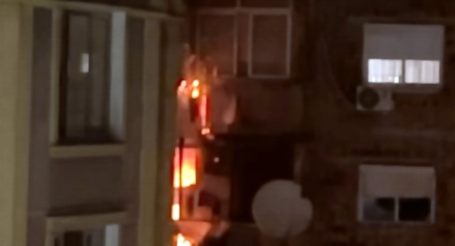 PANIK NË TIRANË/ Shpërthen bombola e gazit në një banesë pranë tregut çam, blutë në vendngjarje
