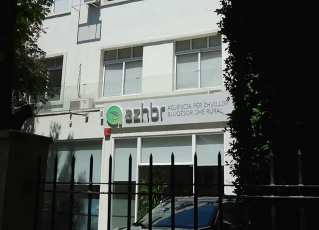 ABZHR ABUZIM ME FONDET PËR BUJQËSINË/ 2 milionë euro për fermerët në Malësinë e Madhe, tokat e mbjella ishin vetëm në letër