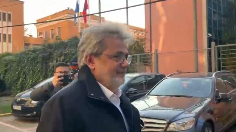ÇFARË NDODHI? Kryebashkiaku i Shkodrës, Benet Beci paraqitet në ambientet e SPAK
