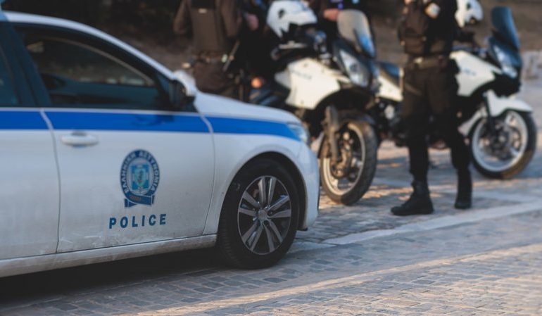 I MITURI DHUNOHET NGA KATËR PERSONA NË GREQI/ Shpallet në kërkim i riu shqiptar