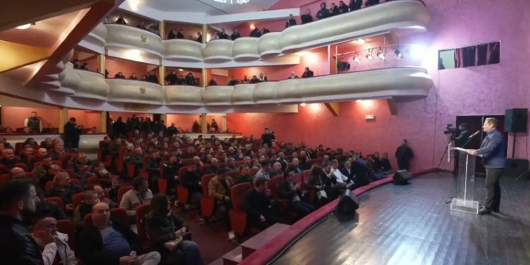 “NË KRYESI U BË 4 ORË GJYQ…”/ Salianji sfidon Berishën nga Elbasani: Lëvizja ime, për ta bërë PD-në fituese