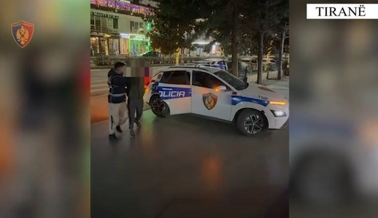 TREGTONIN ARMË ZJARRI/ Dy të arrestuar dhe një kërkim në Kamëz