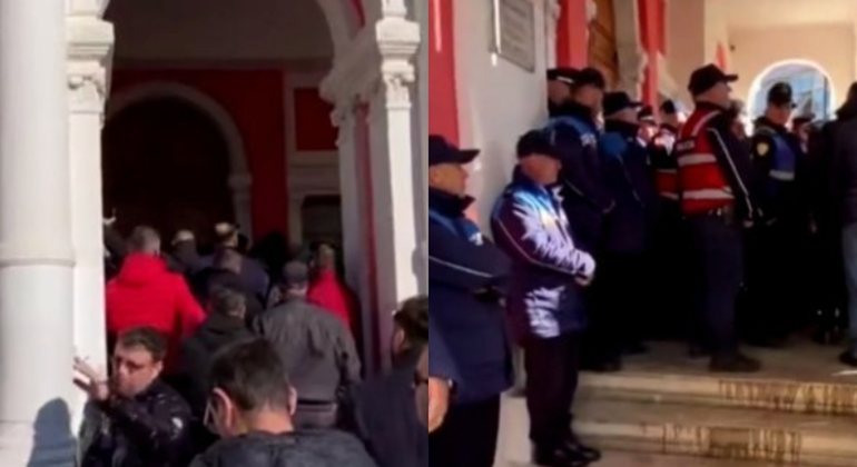 “I PAÇI HARAM VOTAT TONA”/ Pesë ditë pa ujë, qytetarët e Vlorës protestë para Bashkisë