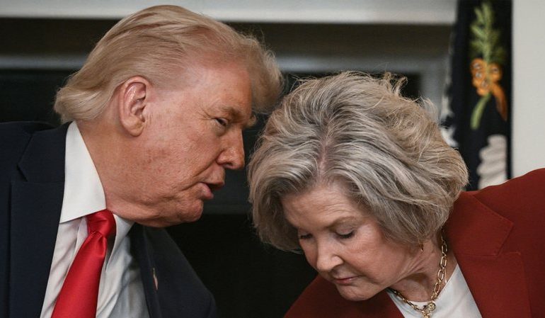 ÇFARË NDODHI? E besuara e Donald Trump trondit Shtëpinë e Bardhë