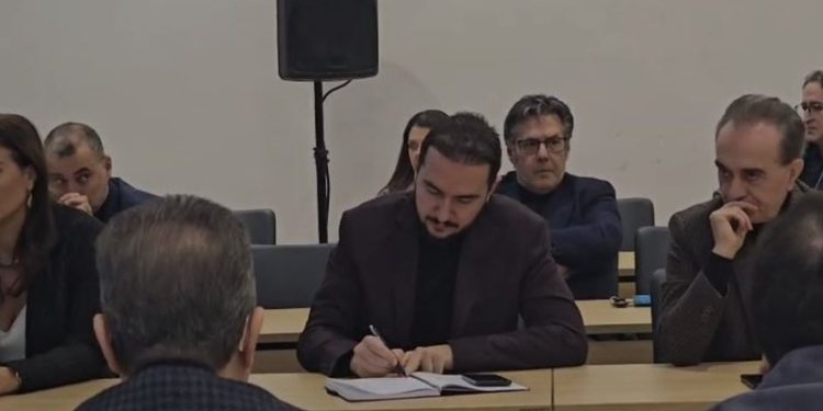 ZBARDHEN DEBATET NË KRYESINË E PD/ Salianji-Berishës: Cili nen i statutit na ndalon të takojmë demokratët?