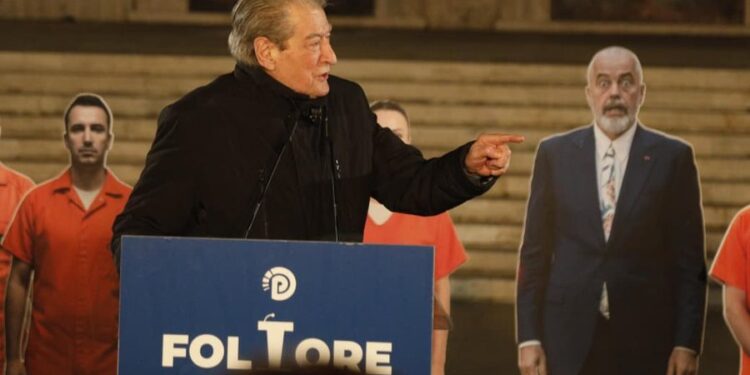 “FOLTORJA” E PD/ Habit Berisha: Gys Agasi rrahu me grushta Ulsi Manjën në zyrë