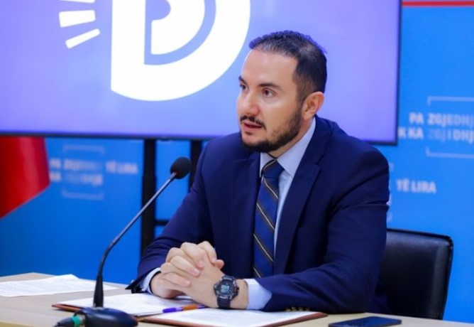 SALIANJI TAKIM ME DEMOKRATËT NË DURRËS/ I bashkohen strukturat drejtuese të degës së PD në qytet