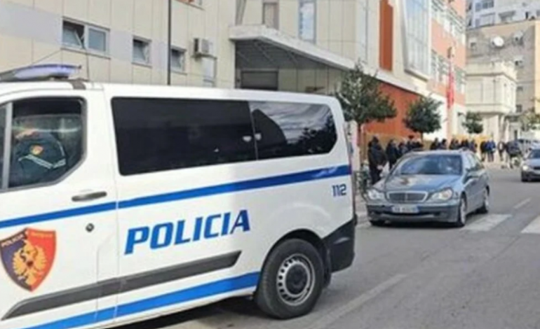TRAGJIKE/ Punëtori bie nga lartësia në një shkollë në Elbasan dhe VDES në vend