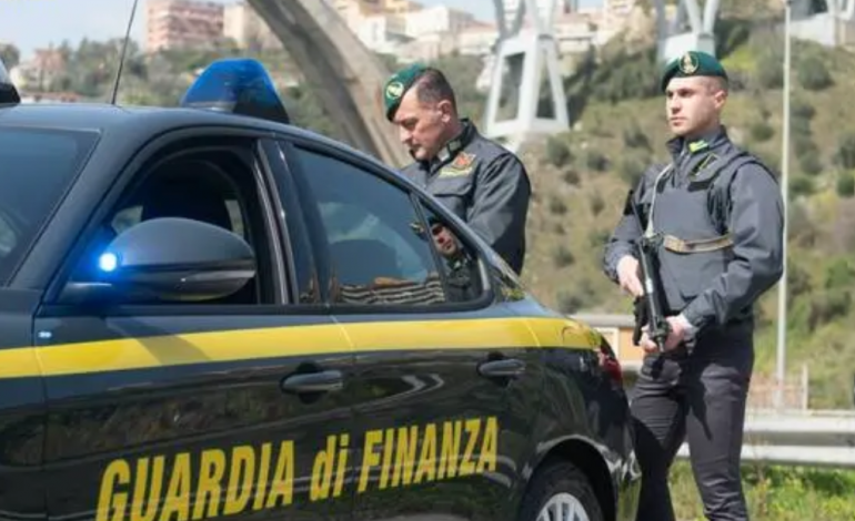 KË PËRGJUAN? Makina me pajisje përgjuese në Portin e Durrësit, zbardhet itinerari i ndjekur nga 3 italianët