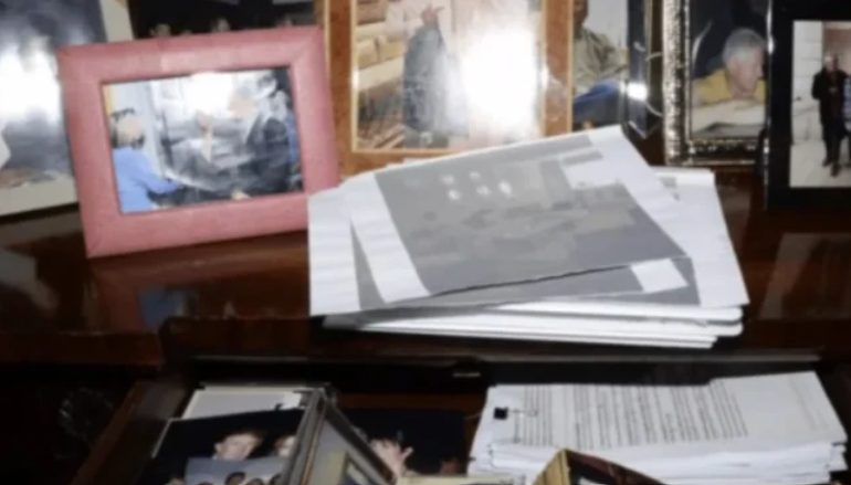 DEPARTAMENTI I DREJTËSISË NË SHBA NËN AKUZË/ Fshijnë fotot e Presidentit Trump nga dosja “Epstein”