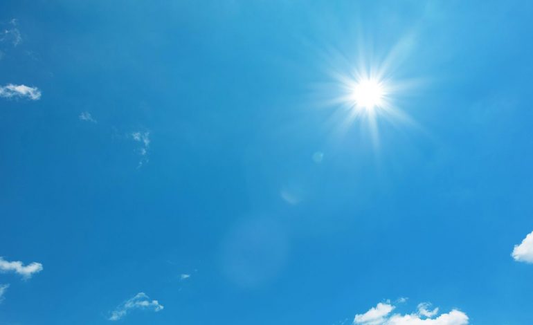 PARASHIKIMI I MOTIT/ Diell dhe vranësira, era…
