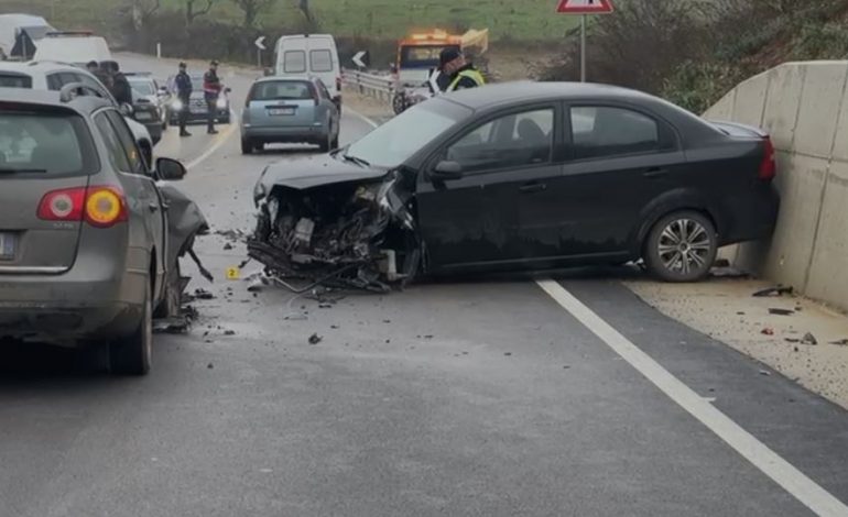 E FRIKSHME/ Aksident i katërfishtë në rrugën Maqellarë-Peshkopi, dy të plagosur
