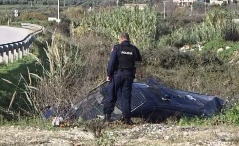AKSIDENT I RËNDË NË CARKAN TË FIERIT/ Furgoni i Policisë del nga rruga, dy policë…
