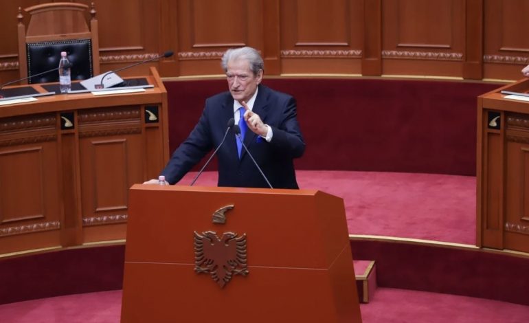 E PRANON PËR FIRMAT PËR ENDRI SHABANIN/ Berisha: Deputetët firmosën kur mbështeti Florjan Binajn, por doli i lidhur me Ramën