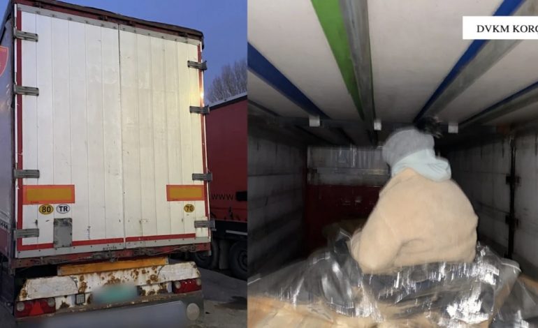 PO KALONTE KUFIRIN/ Policia i gjen një grua TË FSHEHUR në riomorkion e mjetit! Ja çfarë u zbulua…
