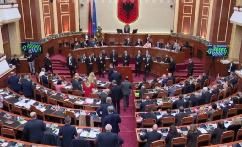 ME 85 VOTA PRO/ Endrit Shabani zgjidhet Avokat i Popullit