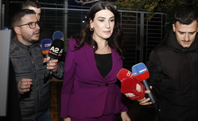 NËN HETIM PËR 12 TENDERA/ SPAK lëshon urdhër arrest për drejtoreshën e AKSHI-t, Mirlinda Karçanaj, Ergys Agasin dhe biznesmenin Ermal Beqiri