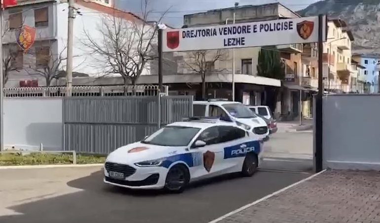 E PËSON KEQ/ Lëvizte i armatosur në automjet pa targa, arrestohet 30-vjeçari në Lezhë