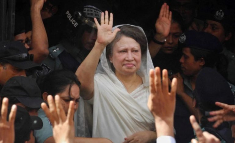 U ZGJODH KRYEMINISTRJA E PARË GRUA NË BANGLADESH/ Ndërron jetë në moshën 80-vjeçare Khaleda Zia