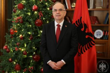 “E ARDHMJA NUK NDËRTOHET ME FJALË TË MËDHA, POR…”/ Presidenti Begaj mesazh urimi për Vitin e Ri: Më shumë besim dhe mirëkuptim te njëri-tjetri