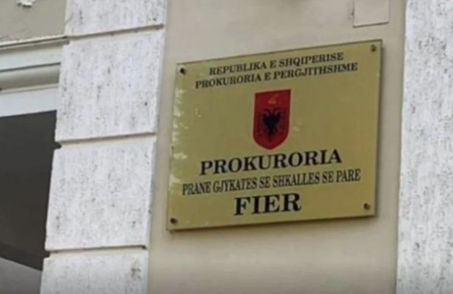 MASHTROI DISA PERSONA DUKE IU MARRË SHUMA TË MËDHA PARASH/ Prokuroria e Fierit dërgon në gjyq avokaten