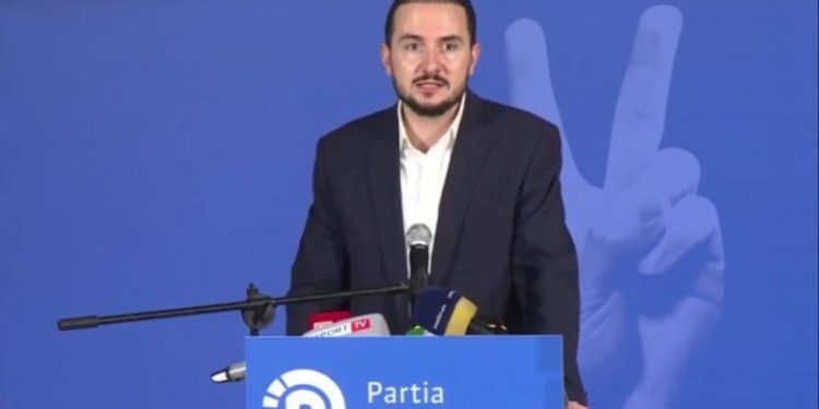 “MUNGESA E BURRËRISË S’MUND TË JETË HALL I PD”/ Salianji: Berisha na kërkon llogari pse mblidhemi…
