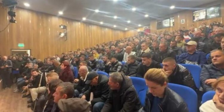 PAMJET/ Nis takimi i Salianjit me strukturat e PD në Durrës, të pranishëm Alimehmeti dhe Kalaja