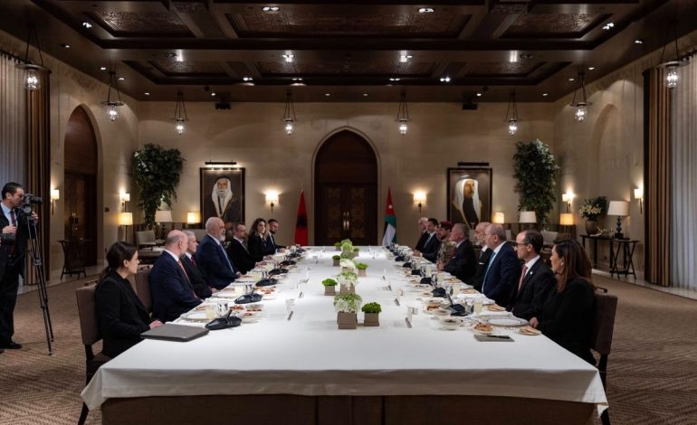 FOTOLAJM/ Rama vizitë zyrtare në Jordani, kryeministri takohet me Mbretin Abdullah II bin Al-Hussein