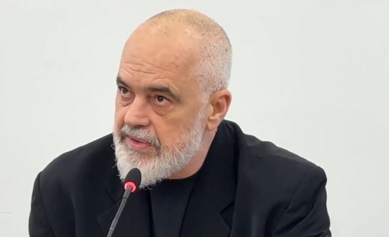 TAKIMI I FUNDVITIT ME MJEKË E INFERMIERË/ Rama në spitalin e Onkologjikut: Të vlerësohet sakrifica e bluzave të bardha