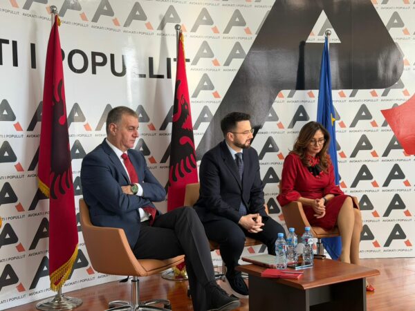 PAS BETIMIT MES KAOSIT NË KUVEND/ Endrit Shabani merr zyrtarisht detyrën si Avokat i Popullit