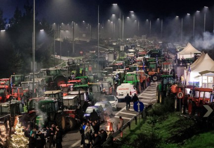 PROTESTAT MASIVE NË GREQI/ Zbardhen kërkesat e fermerëve grekë për qeverinë: Naftë pa taksa, energji elektrike me 7 centë…